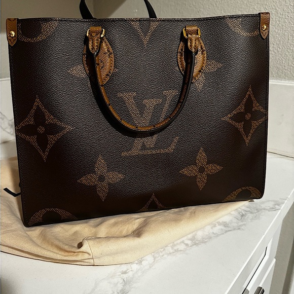 Authentic New Louis Vuitton Onthego MM Monogram. - Picture 4 of 12